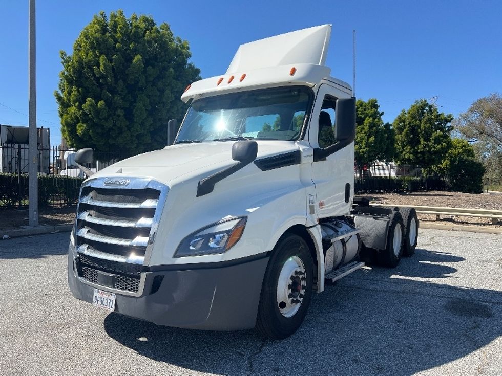 Day Cab Tractor-Heavy Duty Tractors-Freightliner-2019-T12664ST-Torrance-CA-274,039\n\t\tmiles-$ 51,250 - Image 3