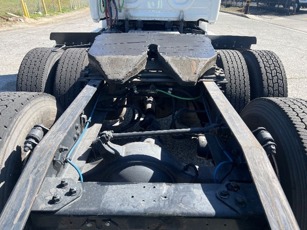 Day Cab Tractor-Heavy Duty Tractors-Freightliner-2019-T12664ST-Torrance-CA-274,039\n\t\tmiles-$ 51,250 - Image 6