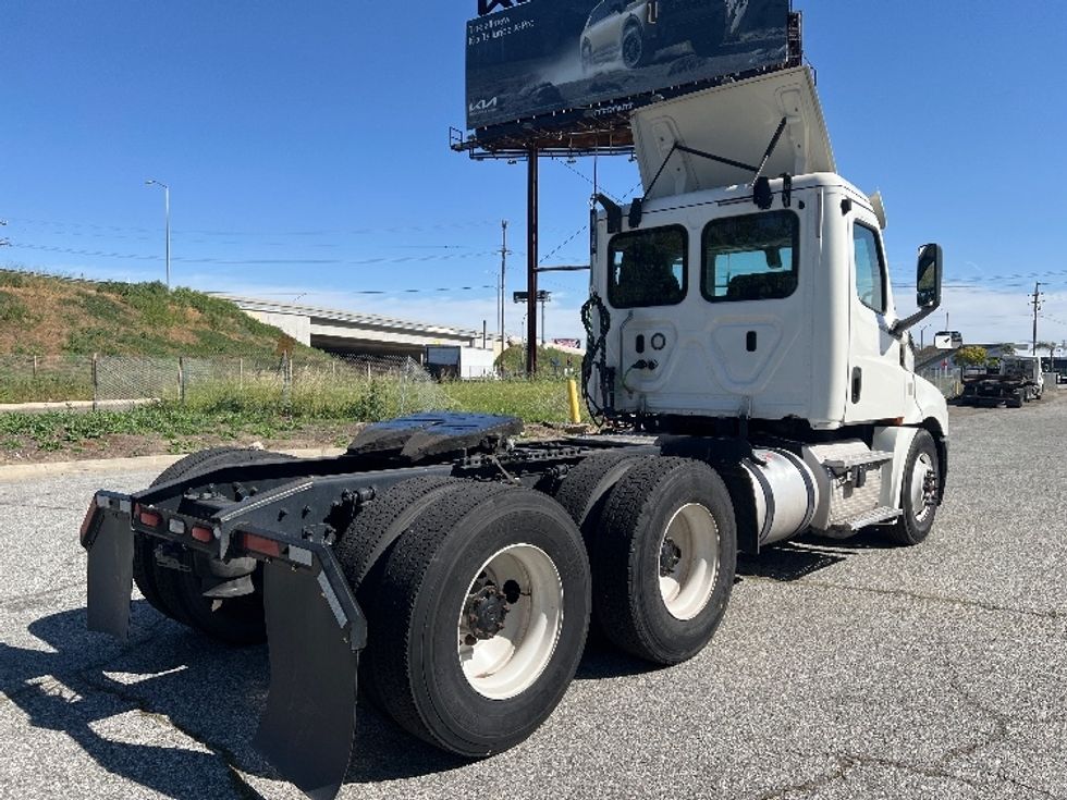 Day Cab Tractor-Heavy Duty Tractors-Freightliner-2019-T12664ST-Torrance-CA-274,039\n\t\tmiles-$ 51,250 - Image 7