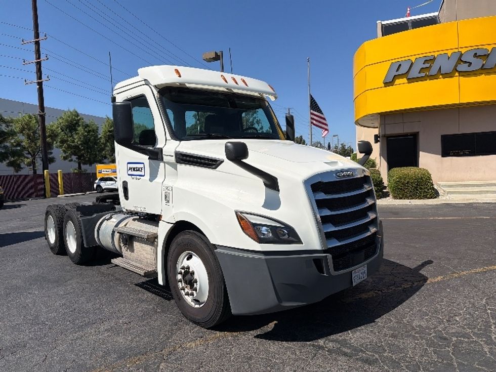 Day Cab Tractor-Heavy Duty Tractors-Freightliner-2019-T12664ST-Torrance-CA-280,275\n\t\tmiles-$ 52,000 - Image 1