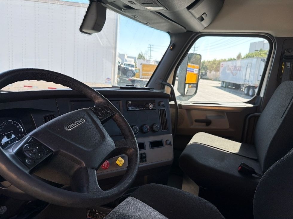 Day Cab Tractor-Heavy Duty Tractors-Freightliner-2019-T12664ST-Torrance-CA-280,275\n\t\tmiles-$ 52,000 - Image 10