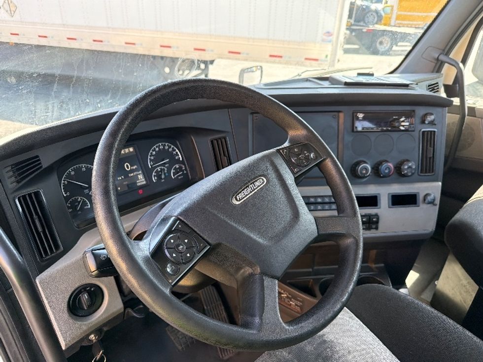 Day Cab Tractor-Heavy Duty Tractors-Freightliner-2019-T12664ST-Torrance-CA-280,275\n\t\tmiles-$ 52,000 - Image 11