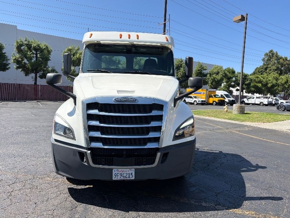 Day Cab Tractor-Heavy Duty Tractors-Freightliner-2019-T12664ST-Torrance-CA-280,275\n\t\tmiles-$ 52,000 - Image 2