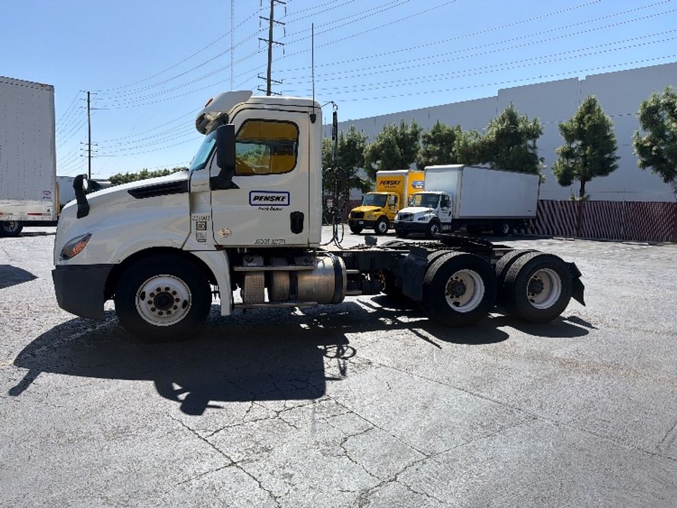 Day Cab Tractor-Heavy Duty Tractors-Freightliner-2019-T12664ST-Torrance-CA-280,275\n\t\tmiles-$ 52,000 - Image 4