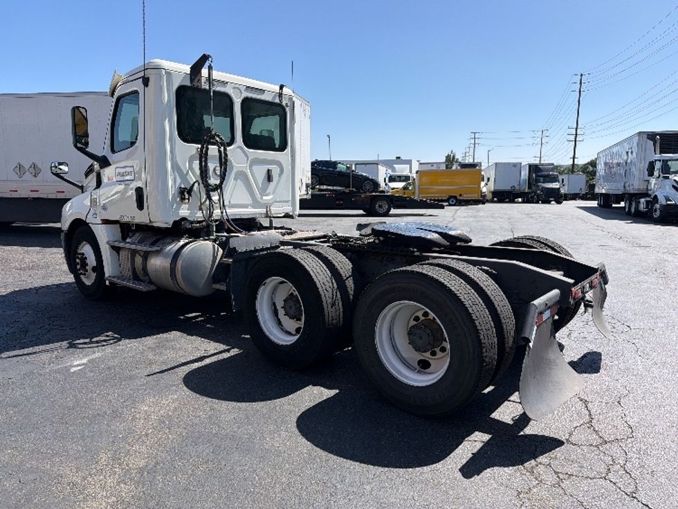 Day Cab Tractor-Heavy Duty Tractors-Freightliner-2019-T12664ST-Torrance-CA-280,275\n\t\tmiles-$ 52,000 - Image 5