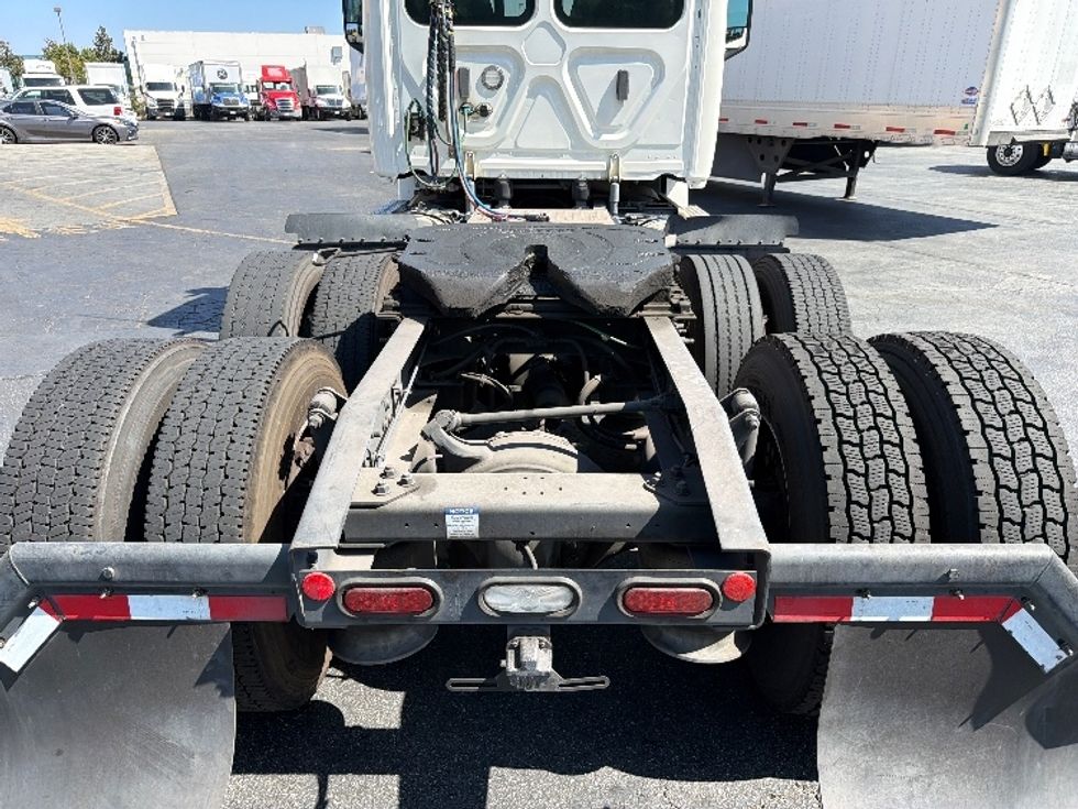 Day Cab Tractor-Heavy Duty Tractors-Freightliner-2019-T12664ST-Torrance-CA-280,275\n\t\tmiles-$ 52,000 - Image 6