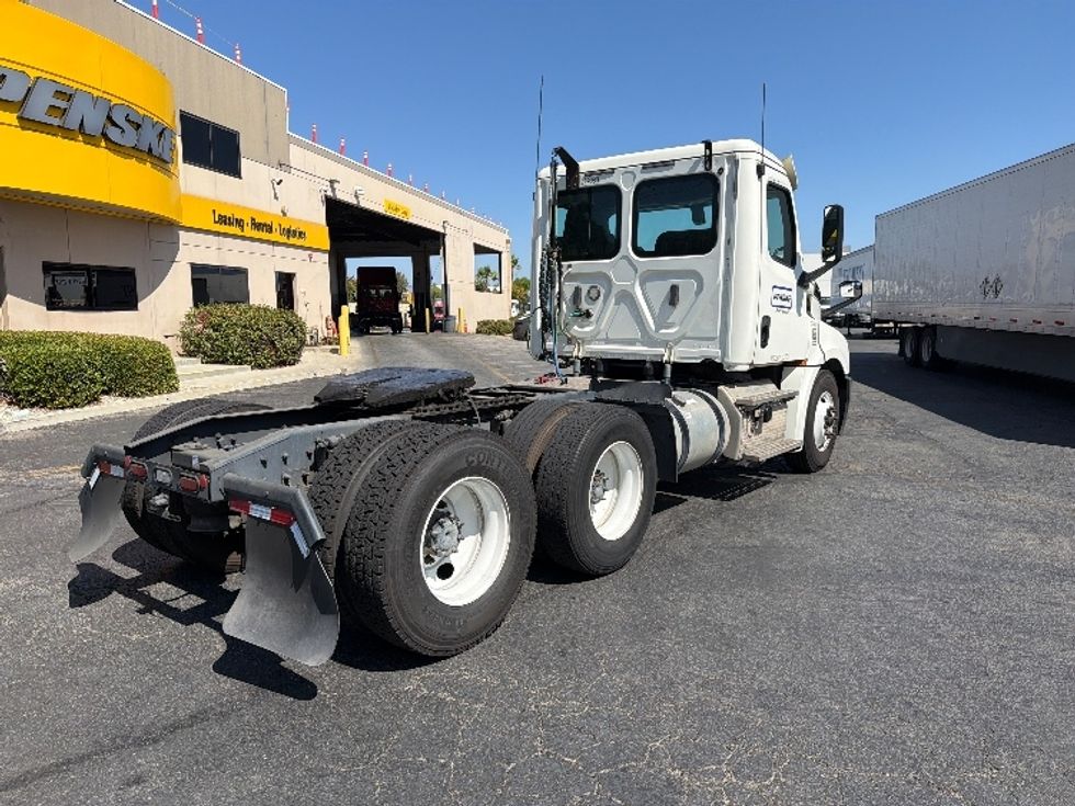 Day Cab Tractor-Heavy Duty Tractors-Freightliner-2019-T12664ST-Torrance-CA-280,275\n\t\tmiles-$ 52,000 - Image 7