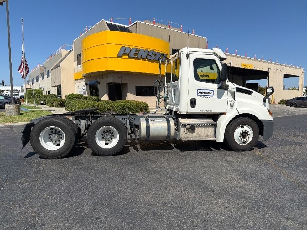 Day Cab Tractor-Heavy Duty Tractors-Freightliner-2019-T12664ST-Torrance-CA-280,275\n\t\tmiles-$ 52,000 - Image 8