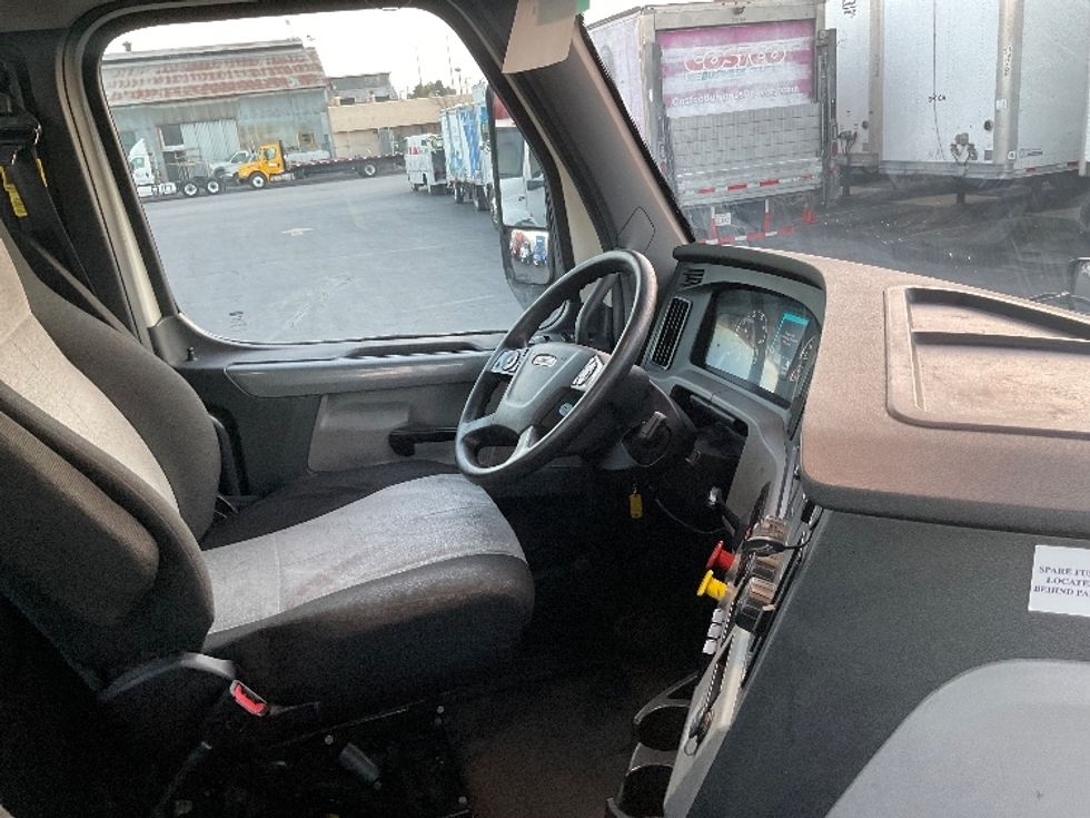 Day Cab Tractor-Heavy Duty Tractors-Freightliner-2019-T12664ST-Torrance-CA-281,232\n\t\tmiles-$ 51,000 - Image 14