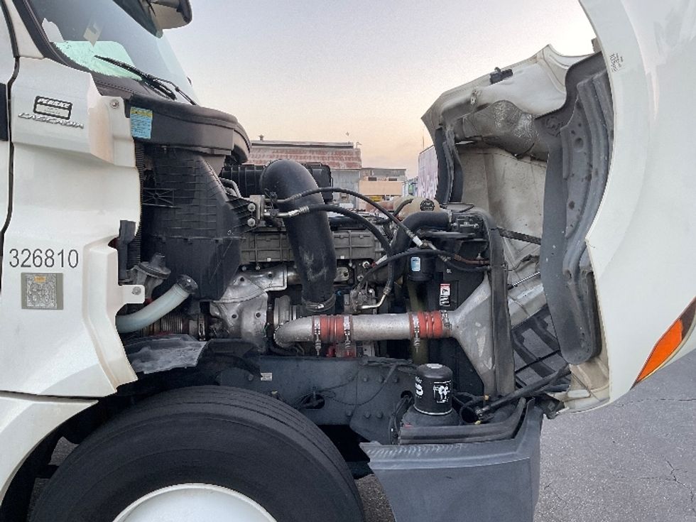 Day Cab Tractor-Heavy Duty Tractors-Freightliner-2019-T12664ST-Torrance-CA-281,232\n\t\tmiles-$ 51,000 - Image 15