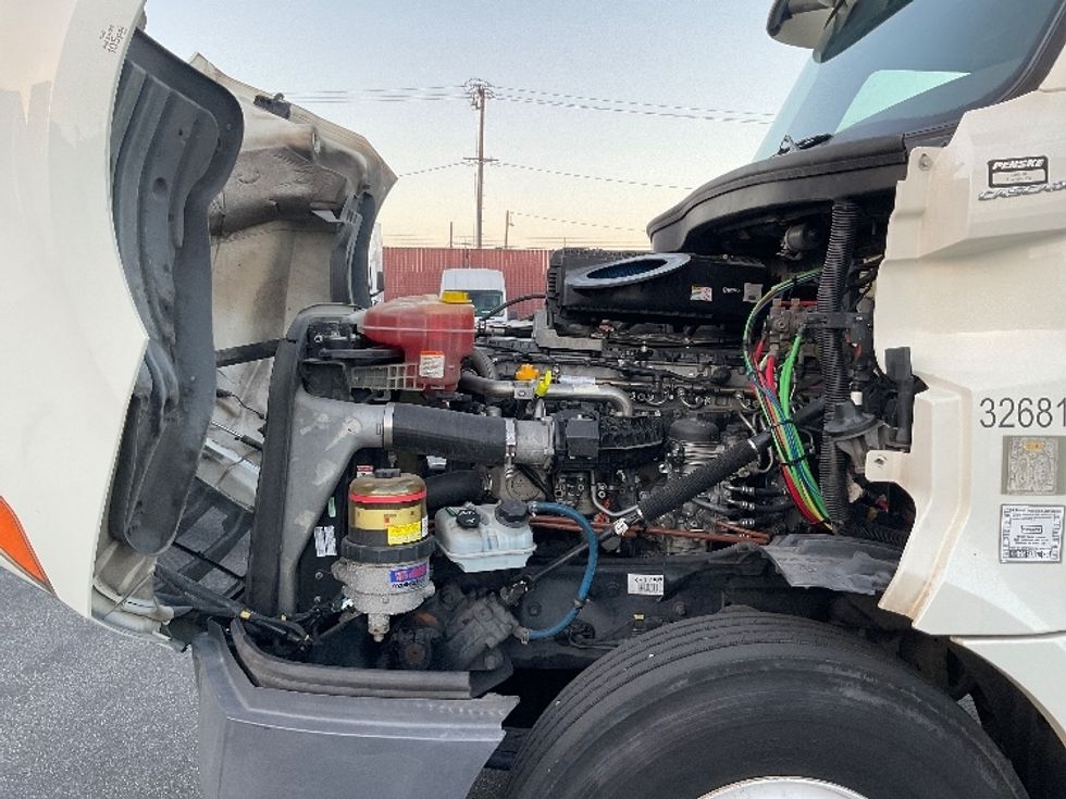 Day Cab Tractor-Heavy Duty Tractors-Freightliner-2019-T12664ST-Torrance-CA-281,232\n\t\tmiles-$ 51,000 - Image 16