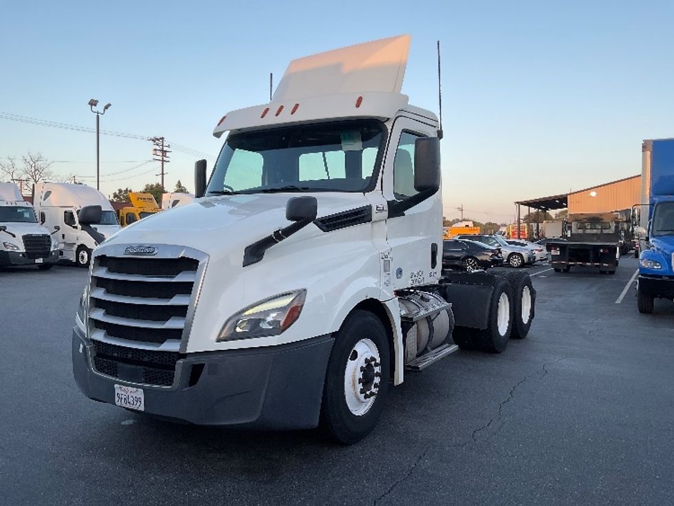 Day Cab Tractor-Heavy Duty Tractors-Freightliner-2019-T12664ST-Torrance-CA-281,232\n\t\tmiles-$ 51,000 - Image 3