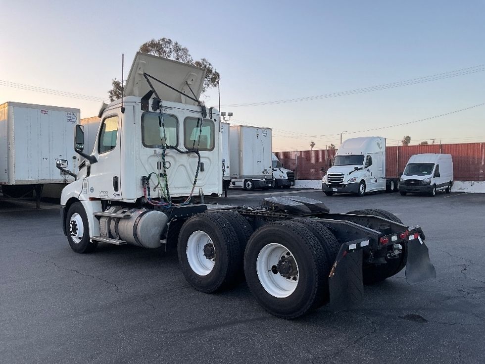 Day Cab Tractor-Heavy Duty Tractors-Freightliner-2019-T12664ST-Torrance-CA-281,232\n\t\tmiles-$ 51,000 - Image 5