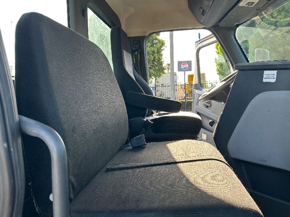 Day Cab Tractor-Heavy Duty Tractors-Freightliner-2019-T12664ST-Torrance-CA-300,153\n\t\tmiles-$ 50,000 - Image 14