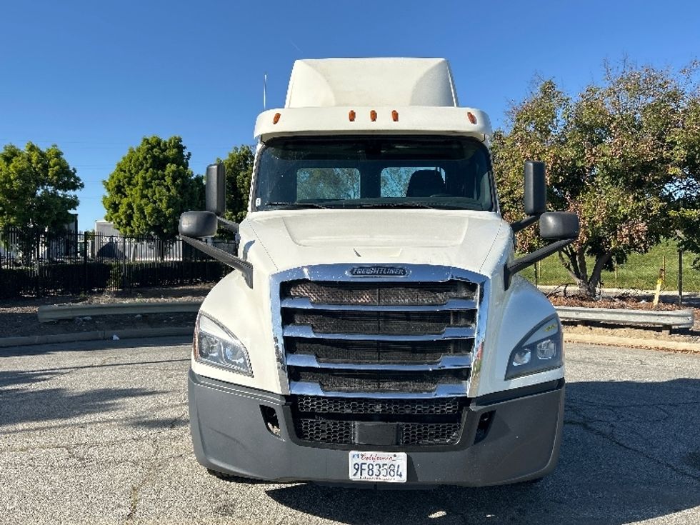 Day Cab Tractor-Heavy Duty Tractors-Freightliner-2019-T12664ST-Torrance-CA-300,153\n\t\tmiles-$ 50,000 - Image 2