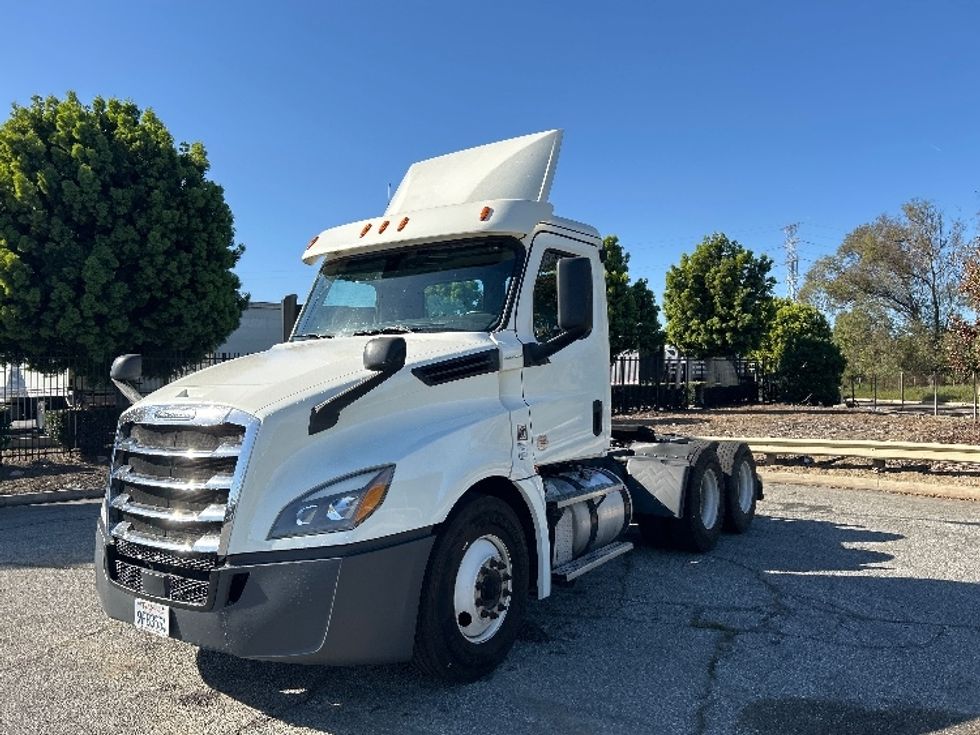 Day Cab Tractor-Heavy Duty Tractors-Freightliner-2019-T12664ST-Torrance-CA-300,153\n\t\tmiles-$ 50,000 - Image 3
