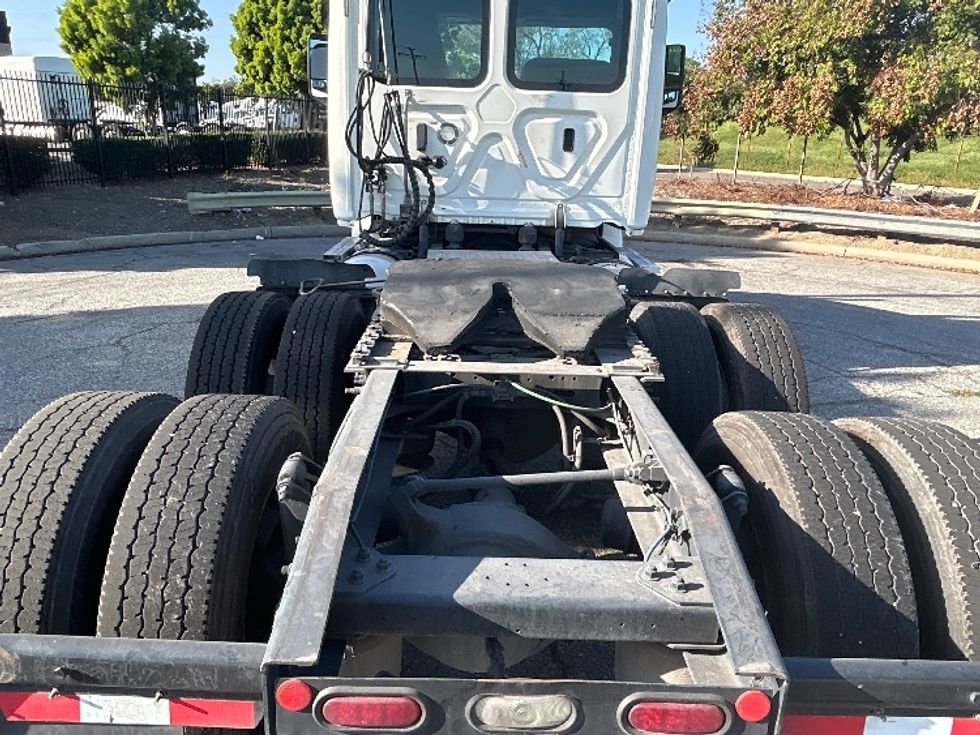 Day Cab Tractor-Heavy Duty Tractors-Freightliner-2019-T12664ST-Torrance-CA-300,153\n\t\tmiles-$ 50,000 - Image 6