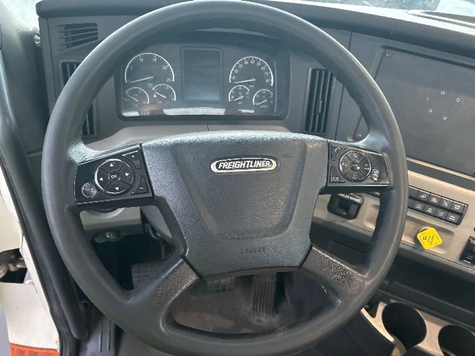 Day Cab Tractor-Heavy Duty Tractors-Freightliner-2019-T12664ST-Torrance-CA-308,127\n\t\tmiles-$ 41,750 - Image 11