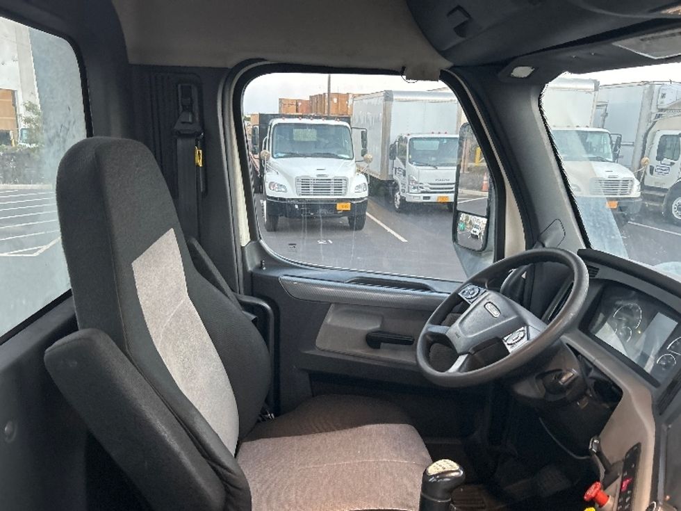 Day Cab Tractor-Heavy Duty Tractors-Freightliner-2019-T12664ST-Torrance-CA-308,127\n\t\tmiles-$ 41,750 - Image 14