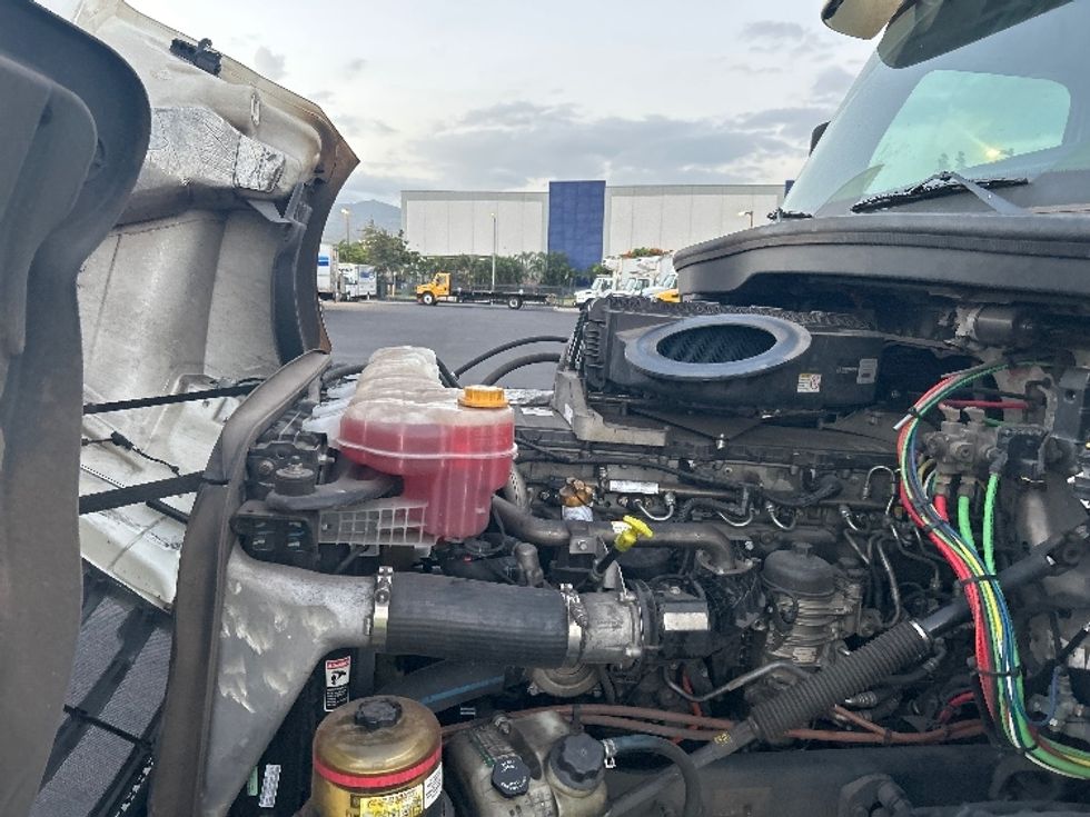 Day Cab Tractor-Heavy Duty Tractors-Freightliner-2019-T12664ST-Torrance-CA-308,127\n\t\tmiles-$ 41,750 - Image 16
