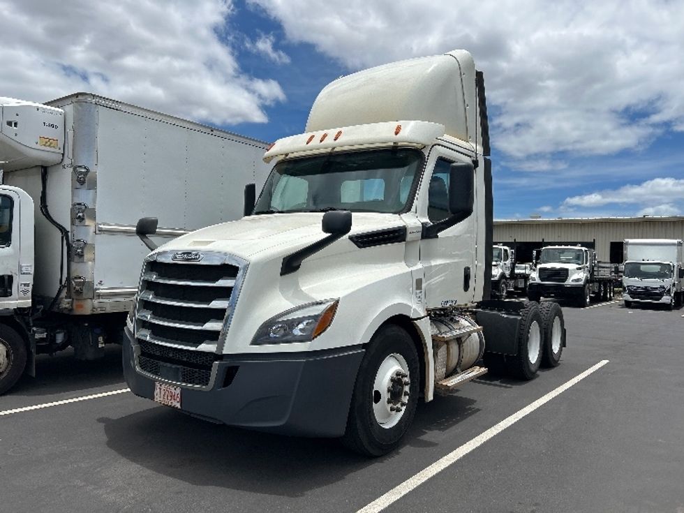 Day Cab Tractor-Heavy Duty Tractors-Freightliner-2019-T12664ST-Torrance-CA-308,127\n\t\tmiles-$ 41,750 - Image 3