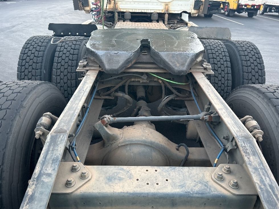 Day Cab Tractor-Heavy Duty Tractors-Freightliner-2019-T12664ST-Torrance-CA-308,127\n\t\tmiles-$ 41,750 - Image 6
