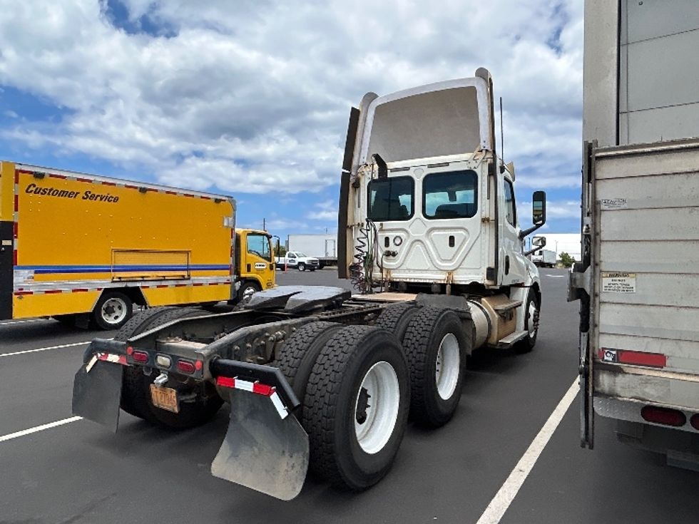 Day Cab Tractor-Heavy Duty Tractors-Freightliner-2019-T12664ST-Torrance-CA-308,127\n\t\tmiles-$ 41,750 - Image 7