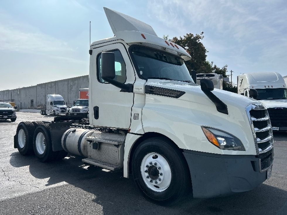 Day Cab Tractor-Heavy Duty Tractors-Freightliner-2019-T12664ST-Torrance-CA-314,597\n\t\tmiles-$ 49,250 - Image 1