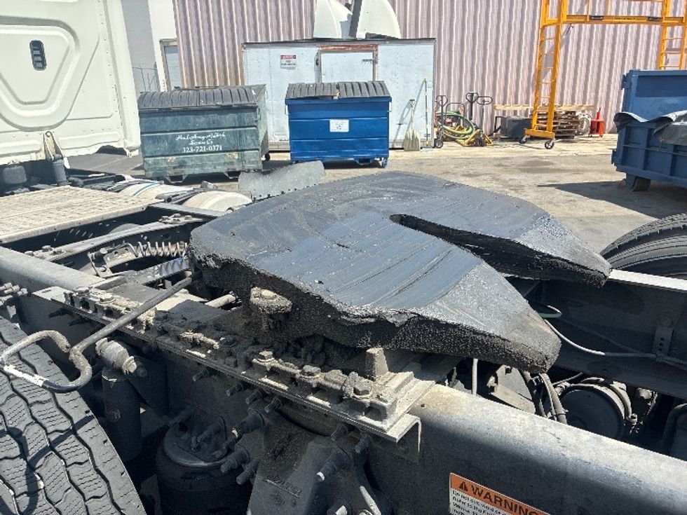 Day Cab Tractor-Heavy Duty Tractors-Freightliner-2019-T12664ST-Torrance-CA-314,597\n\t\tmiles-$ 49,250 - Image 16