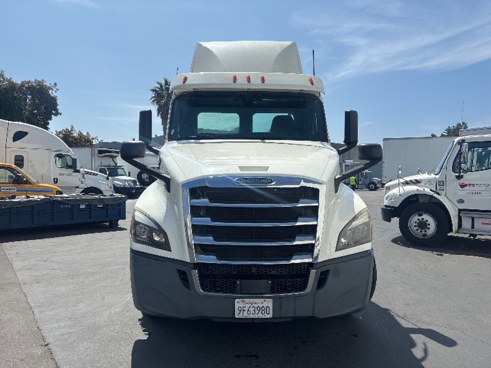 Day Cab Tractor-Heavy Duty Tractors-Freightliner-2019-T12664ST-Torrance-CA-314,597\n\t\tmiles-$ 49,250 - Image 2