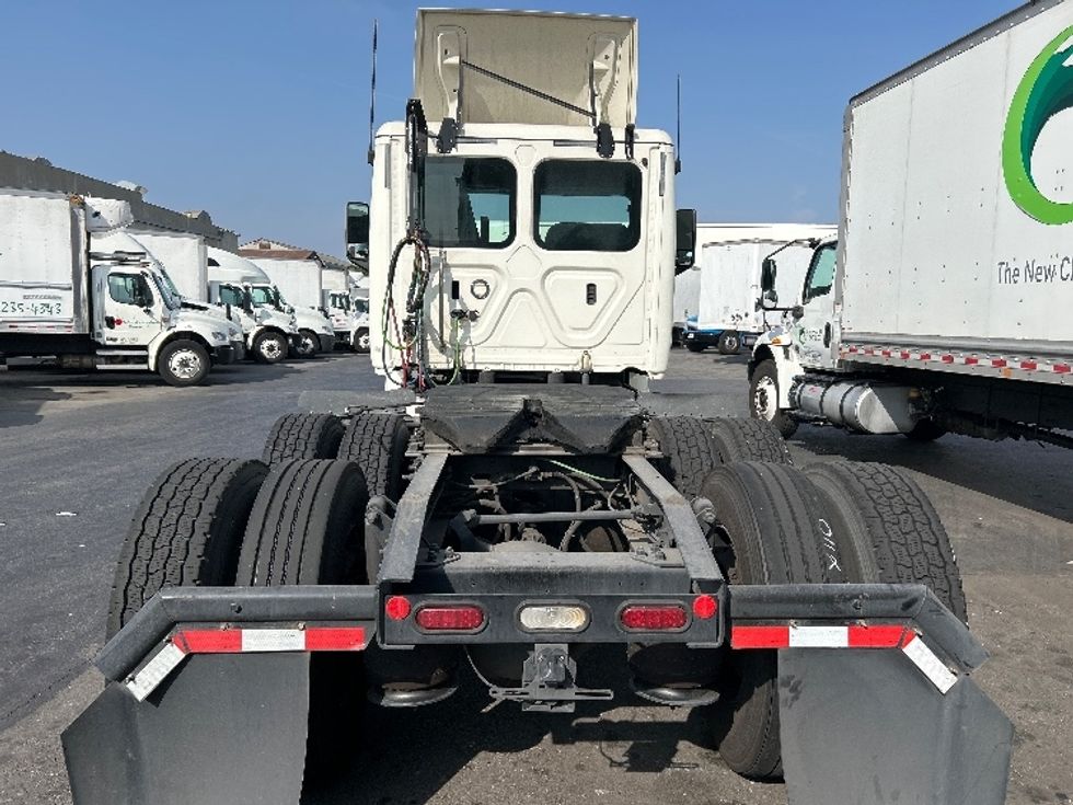 Day Cab Tractor-Heavy Duty Tractors-Freightliner-2019-T12664ST-Torrance-CA-314,597\n\t\tmiles-$ 49,250 - Image 6