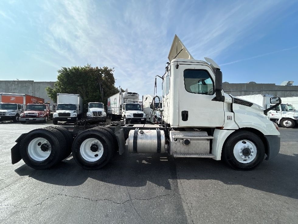 Day Cab Tractor-Heavy Duty Tractors-Freightliner-2019-T12664ST-Torrance-CA-314,597\n\t\tmiles-$ 49,250 - Image 8