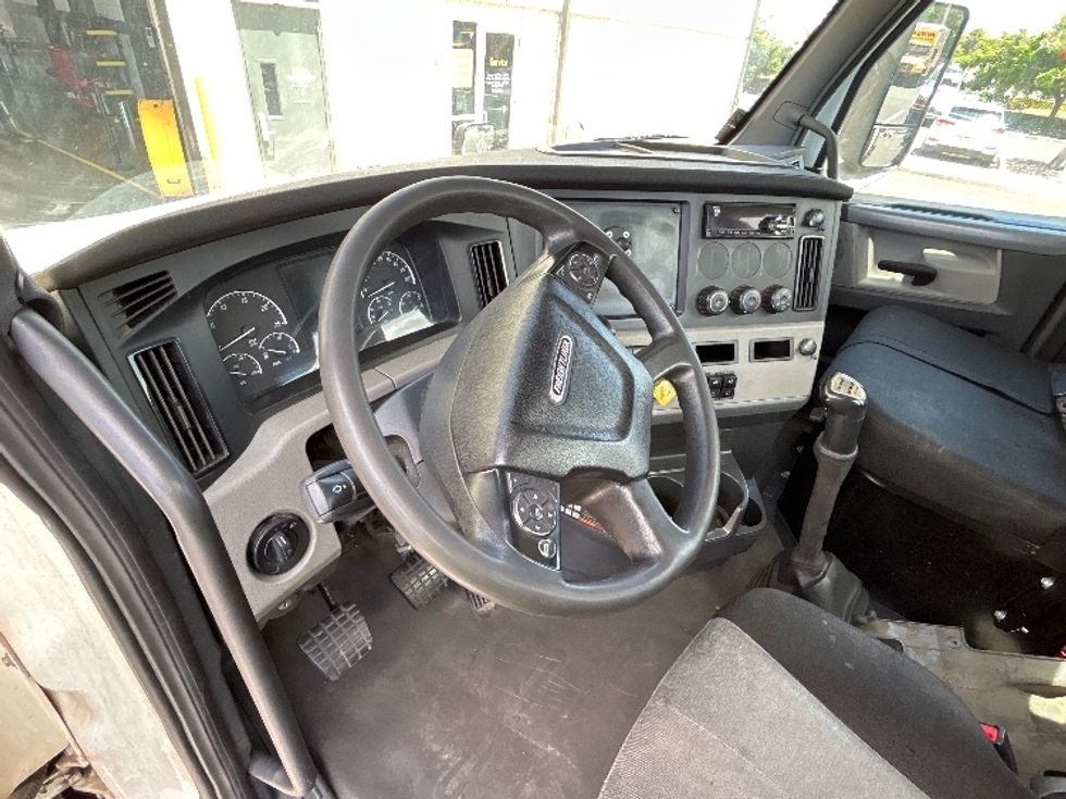 Day Cab Tractor-Heavy Duty Tractors-Freightliner-2019-T12664ST-Torrance-CA-331,209\n\t\tmiles-$ 41,250 - Image 10