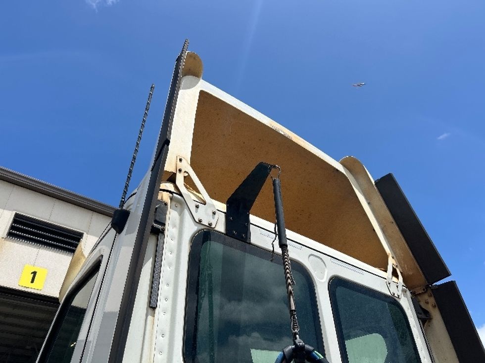 Day Cab Tractor-Heavy Duty Tractors-Freightliner-2019-T12664ST-Torrance-CA-331,209\n\t\tmiles-$ 41,250 - Image 18