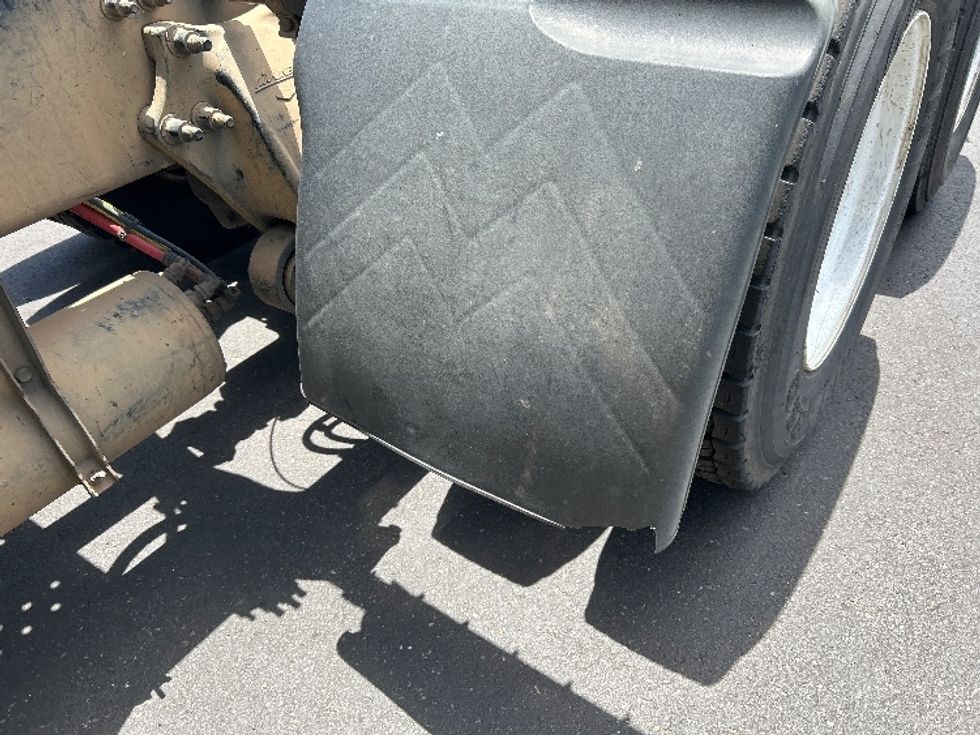 Day Cab Tractor-Heavy Duty Tractors-Freightliner-2019-T12664ST-Torrance-CA-331,209\n\t\tmiles-$ 41,250 - Image 19