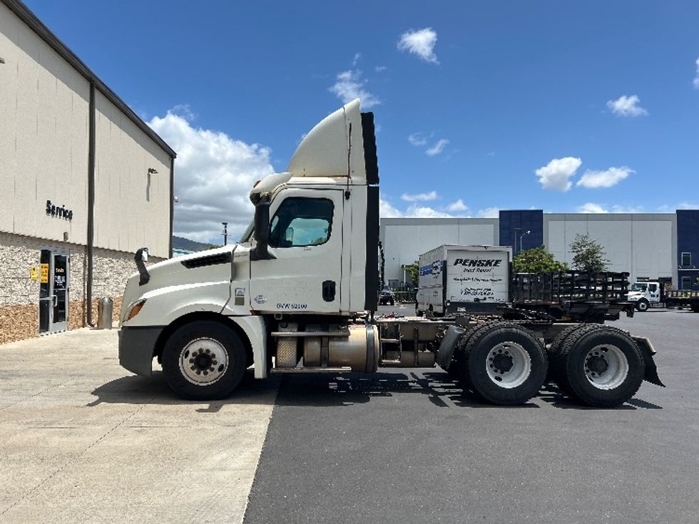 Day Cab Tractor-Heavy Duty Tractors-Freightliner-2019-T12664ST-Torrance-CA-331,209\n\t\tmiles-$ 41,250 - Image 4