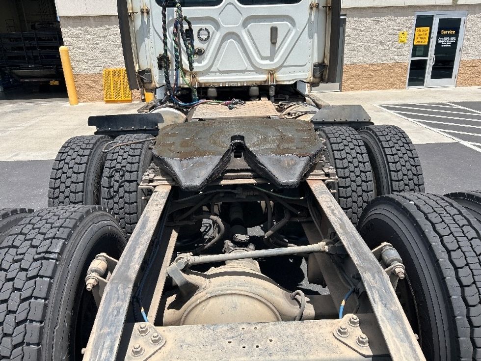 Day Cab Tractor-Heavy Duty Tractors-Freightliner-2019-T12664ST-Torrance-CA-331,209\n\t\tmiles-$ 41,250 - Image 6