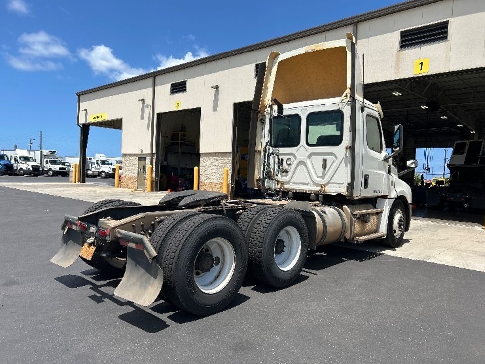 Day Cab Tractor-Heavy Duty Tractors-Freightliner-2019-T12664ST-Torrance-CA-331,209\n\t\tmiles-$ 41,250 - Image 7