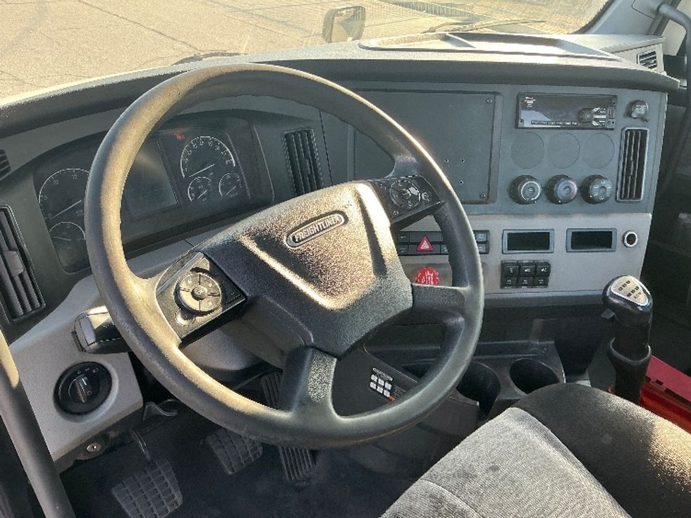 Day Cab Tractor-Heavy Duty Tractors-Freightliner-2019-T12664ST-Torrance-CA-345,605\n\t\tmiles-$ 44,500 - Image 11