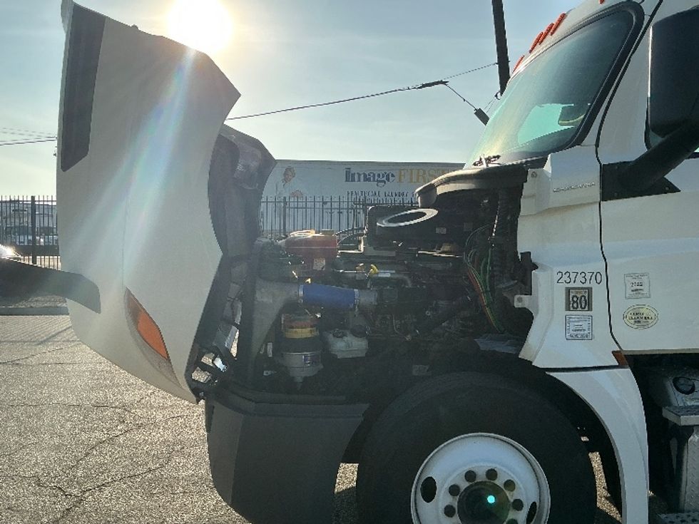 Day Cab Tractor-Heavy Duty Tractors-Freightliner-2019-T12664ST-Torrance-CA-345,605\n\t\tmiles-$ 44,500 - Image 16
