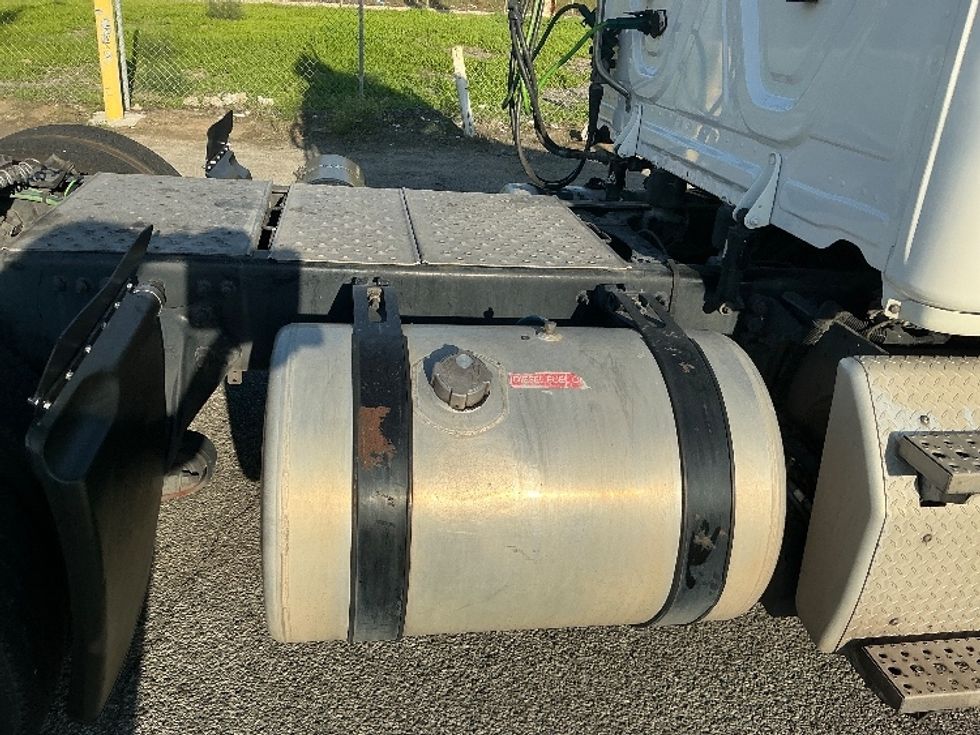 Day Cab Tractor-Heavy Duty Tractors-Freightliner-2019-T12664ST-Torrance-CA-345,605\n\t\tmiles-$ 44,500 - Image 18