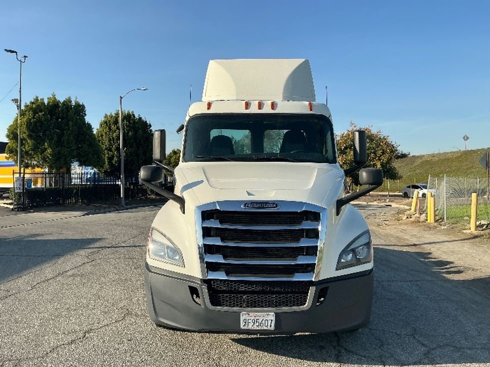 Day Cab Tractor-Heavy Duty Tractors-Freightliner-2019-T12664ST-Torrance-CA-345,605\n\t\tmiles-$ 44,500 - Image 2