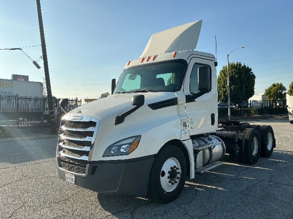 Day Cab Tractor-Heavy Duty Tractors-Freightliner-2019-T12664ST-Torrance-CA-345,605\n\t\tmiles-$ 44,500 - Image 3