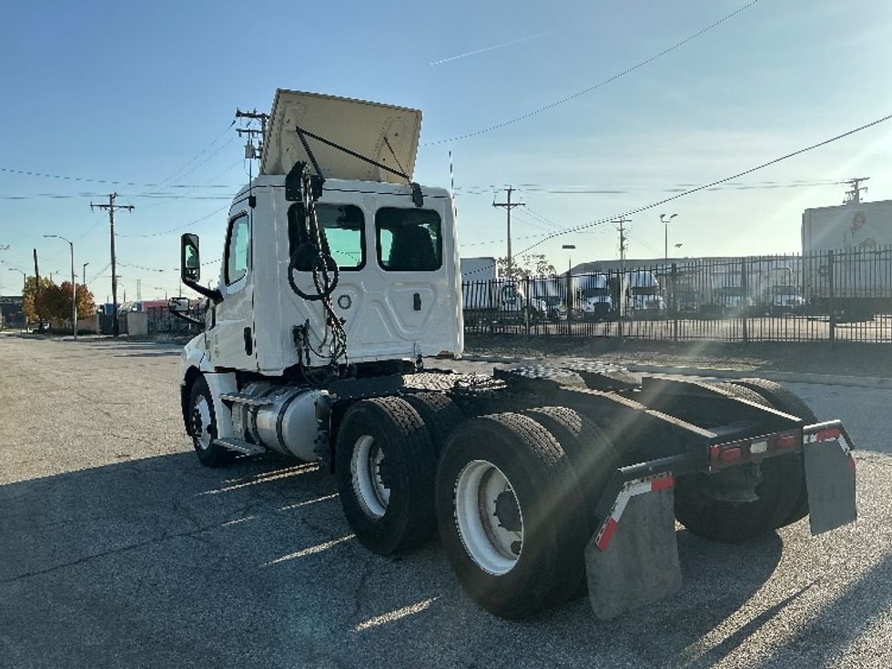 Day Cab Tractor-Heavy Duty Tractors-Freightliner-2019-T12664ST-Torrance-CA-345,605\n\t\tmiles-$ 44,500 - Image 5