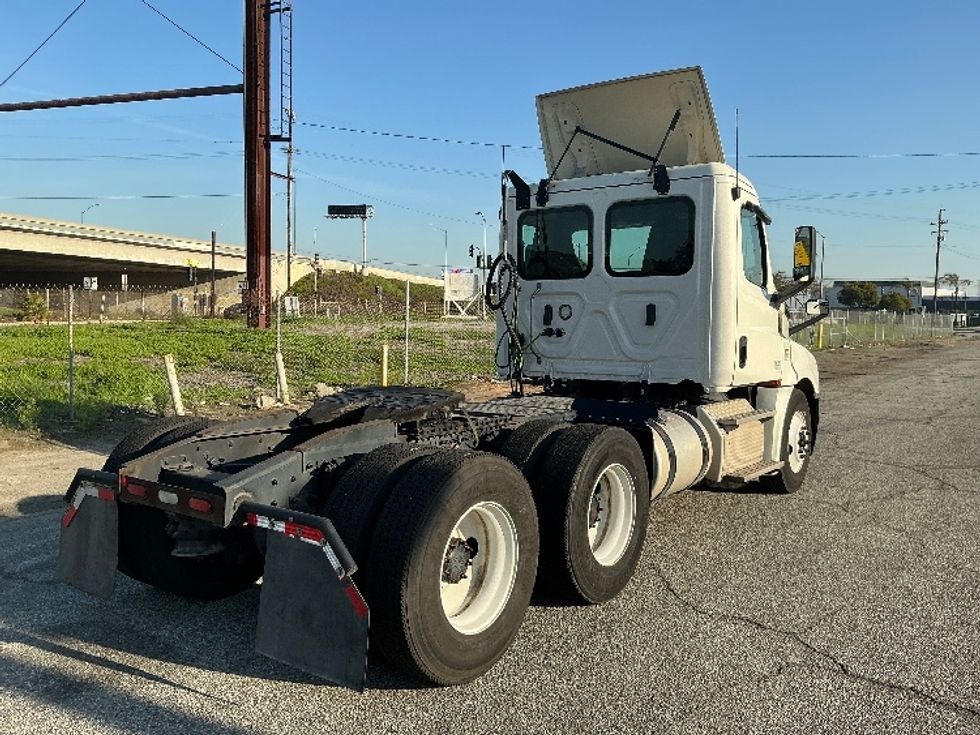 Day Cab Tractor-Heavy Duty Tractors-Freightliner-2019-T12664ST-Torrance-CA-345,605\n\t\tmiles-$ 44,500 - Image 7