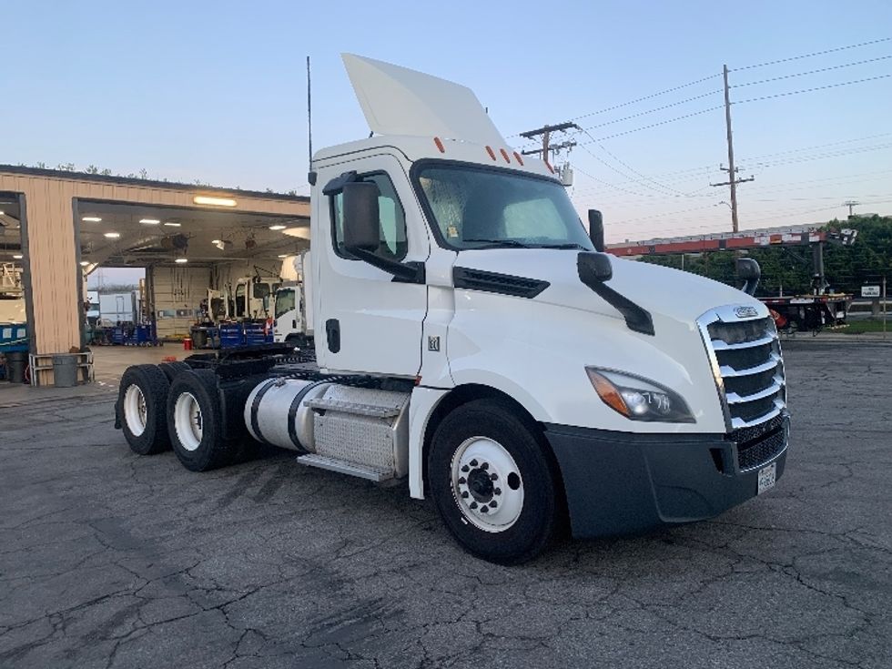 Day Cab Tractor-Heavy Duty Tractors-Freightliner-2019-T12664ST-Torrance-CA-374,489\n\t\tmiles-$ 42,500 - Image 1