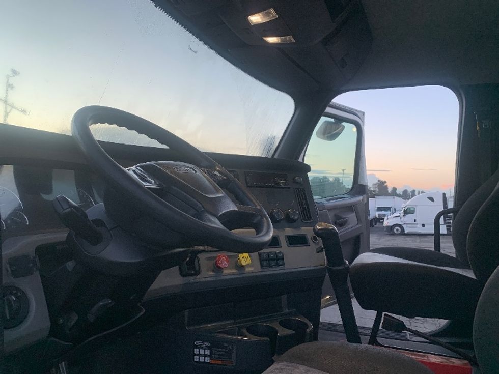 Day Cab Tractor-Heavy Duty Tractors-Freightliner-2019-T12664ST-Torrance-CA-374,489\n\t\tmiles-$ 42,500 - Image 10