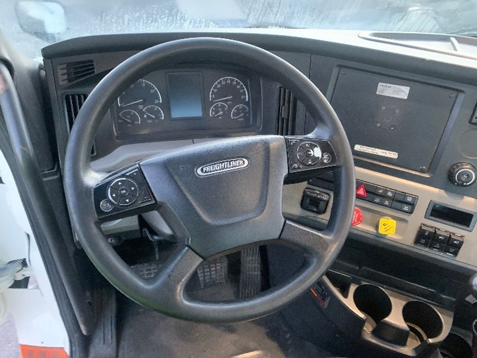Day Cab Tractor-Heavy Duty Tractors-Freightliner-2019-T12664ST-Torrance-CA-374,489\n\t\tmiles-$ 42,500 - Image 11