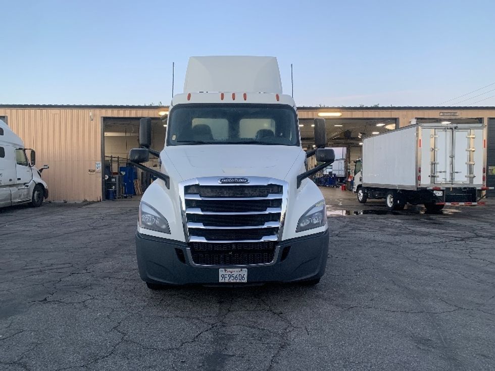 Day Cab Tractor-Heavy Duty Tractors-Freightliner-2019-T12664ST-Torrance-CA-374,489\n\t\tmiles-$ 42,500 - Image 2