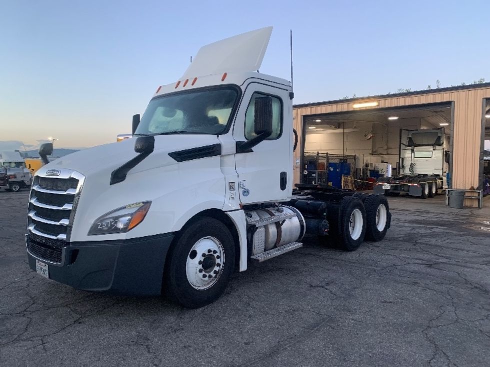 Day Cab Tractor-Heavy Duty Tractors-Freightliner-2019-T12664ST-Torrance-CA-374,489\n\t\tmiles-$ 42,500 - Image 3